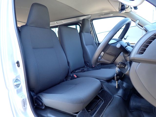 TOYOTA HIACE VAN 4WD 2021 Image 31