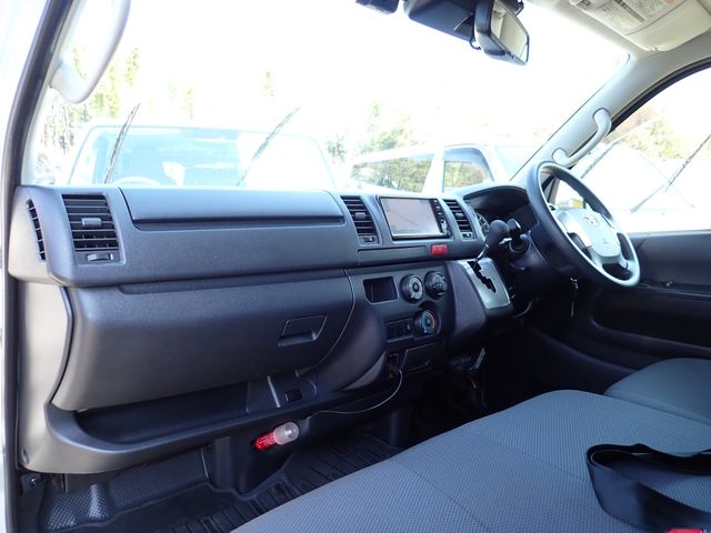 TOYOTA HIACE VAN 4WD 2021 Image 31