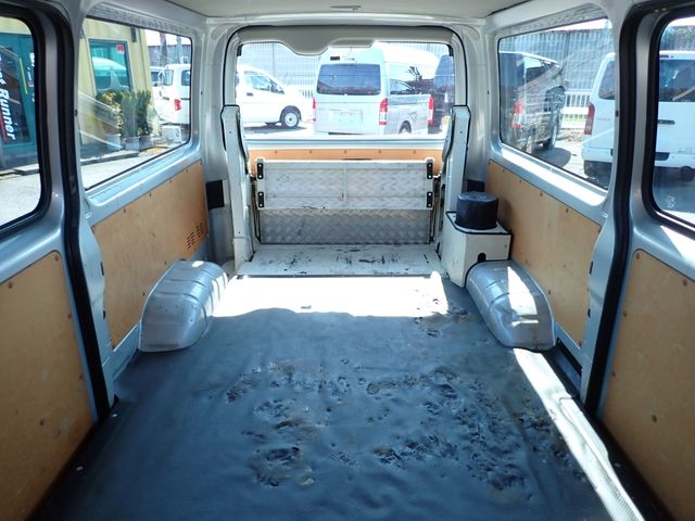 TOYOTA HIACE VAN 4WD 2021 Image 31