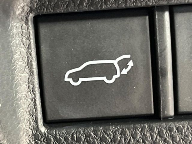 TOYOTA HARRIER HYBRID 2023 Image 31