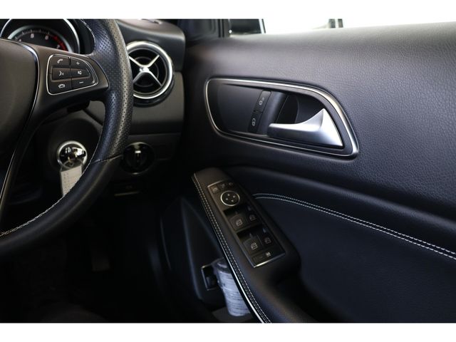 MERCEDES BENZ GLA CL 2019 Image 31