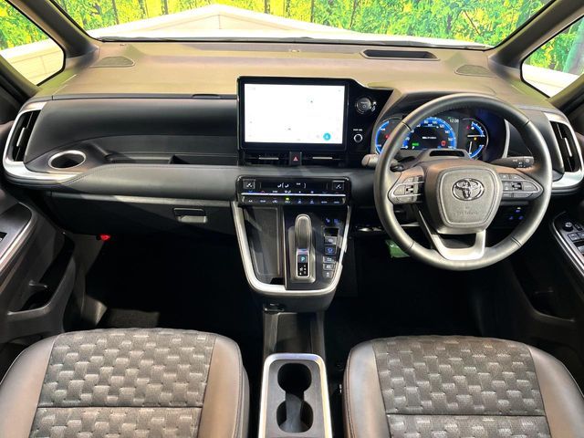 TOYOTA VOXY HYBRID 2024 Image 31