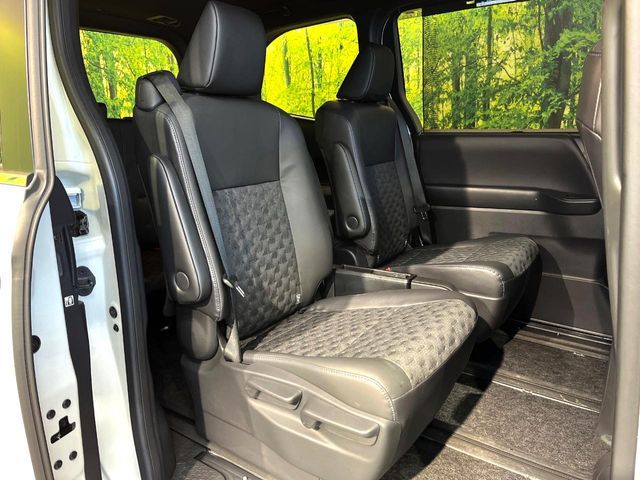 TOYOTA VOXY HYBRID 2024 Image 31