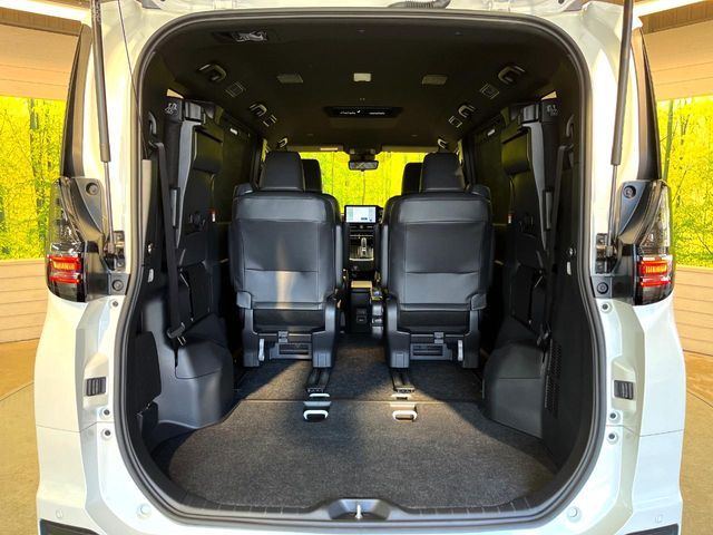 TOYOTA VOXY HYBRID 2024 Image 31