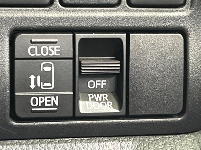 TOYOTA ESQUIRE HYBRID 2017 Image 31