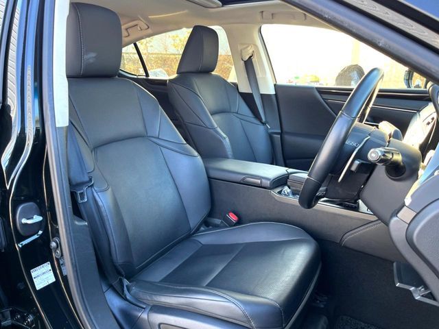 TOYOTA LEXUS ES300H 2019 Image 31