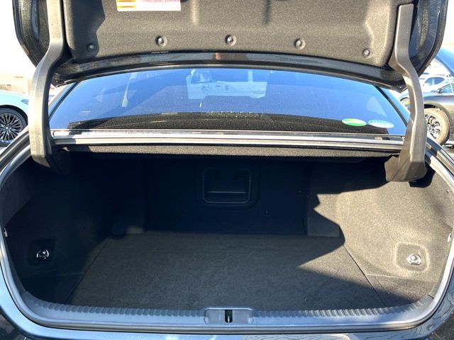 TOYOTA LEXUS ES300H 2019 Image 31