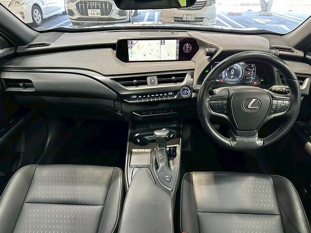 TOYOTA LEXUS UX250H 2019 Image 31