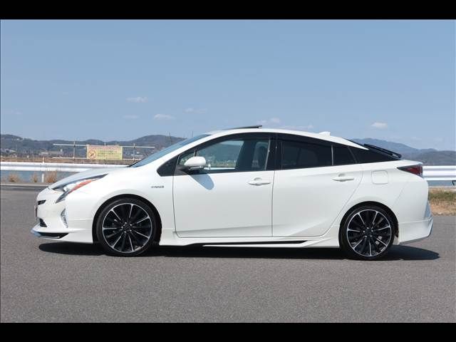 TOYOTA PRIUS 2017 Image 31