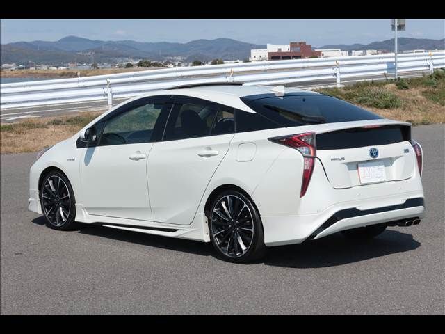 TOYOTA PRIUS 2017 Image 31