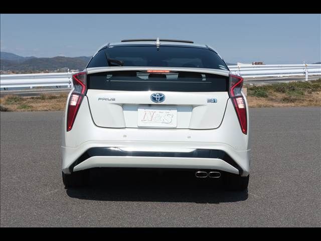 TOYOTA PRIUS 2017 Image 31
