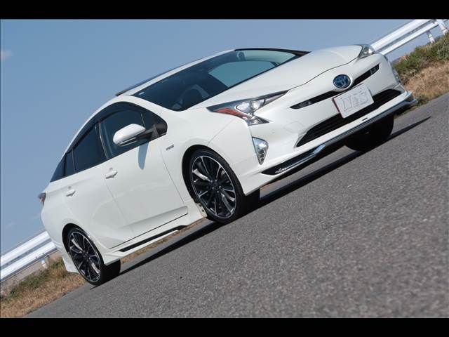 TOYOTA PRIUS 2017 Image 31