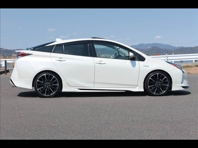 TOYOTA PRIUS 2017 Image 31