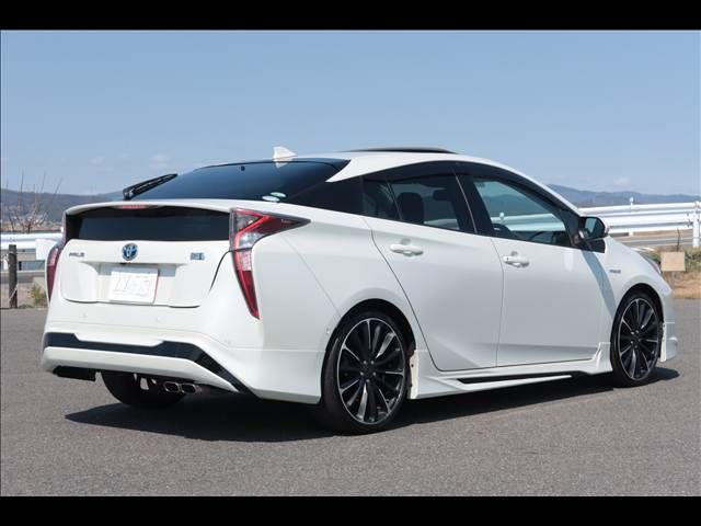 TOYOTA PRIUS 2017 Image 31