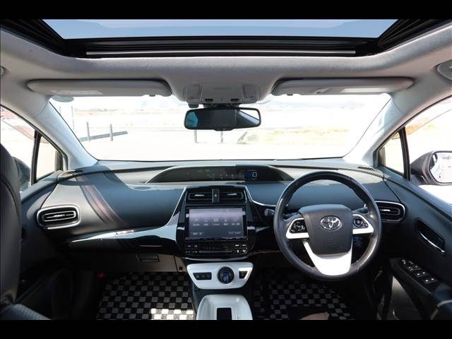 TOYOTA PRIUS 2017 Image 31