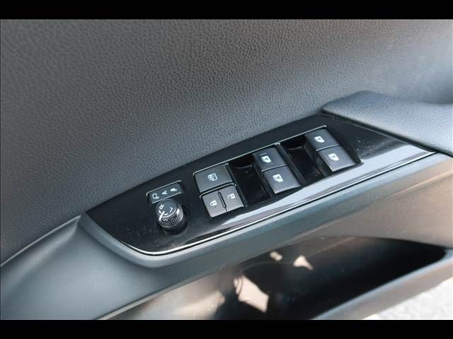 TOYOTA PRIUS 2017 Image 31