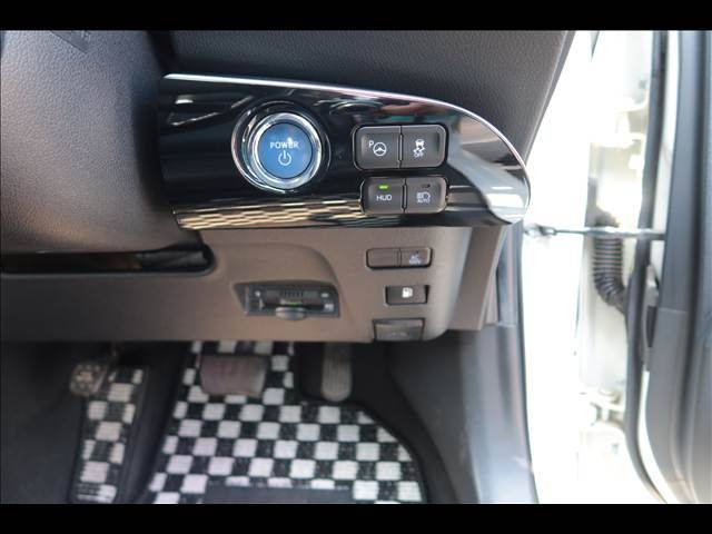 TOYOTA PRIUS 2017 Image 31