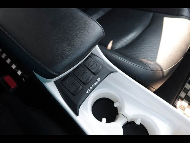 TOYOTA PRIUS 2017 Image 31