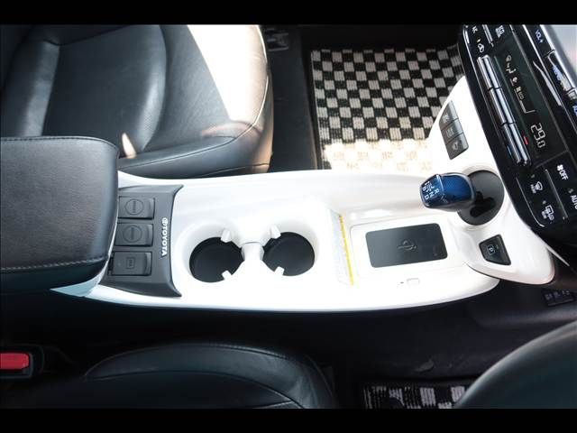 TOYOTA PRIUS 2017 Image 31