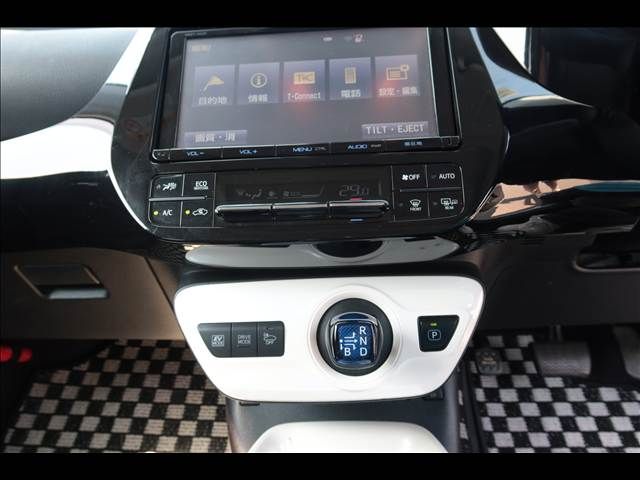 TOYOTA PRIUS 2017 Image 31