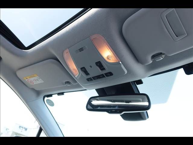 TOYOTA PRIUS 2017 Image 31