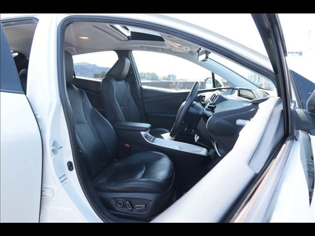 TOYOTA PRIUS 2017 Image 31