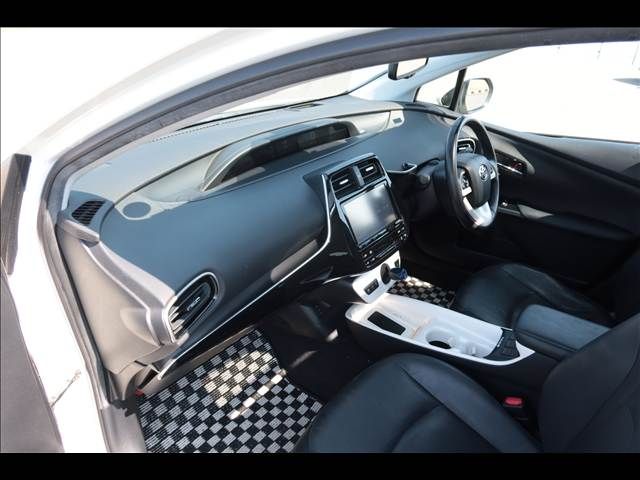 TOYOTA PRIUS 2017 Image 31