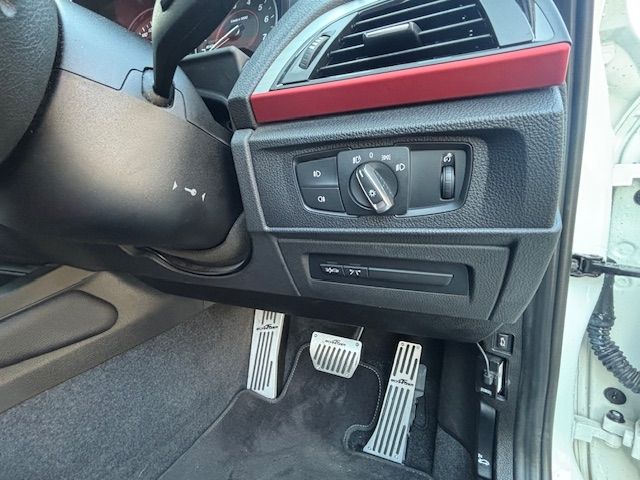 BMW 1SERIES 2012 Image 31