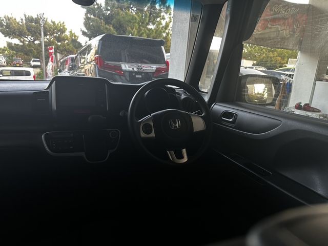 HONDA N BOX 2017 Image 31
