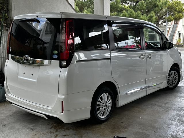 TOYOTA NOAH 2017 Image 31