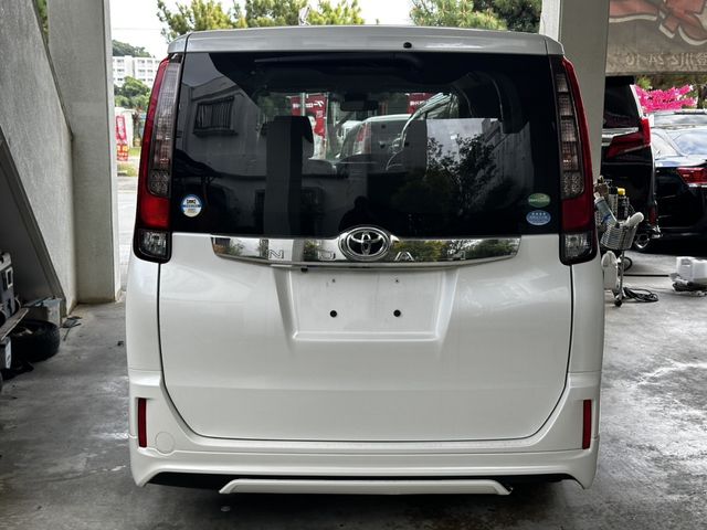 TOYOTA NOAH 2017 Image 31