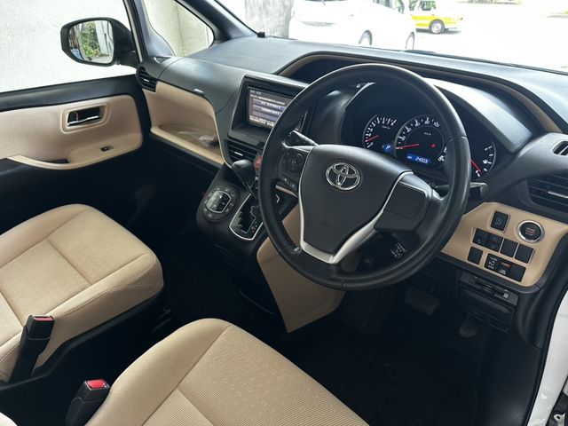 TOYOTA NOAH 2017 Image 31