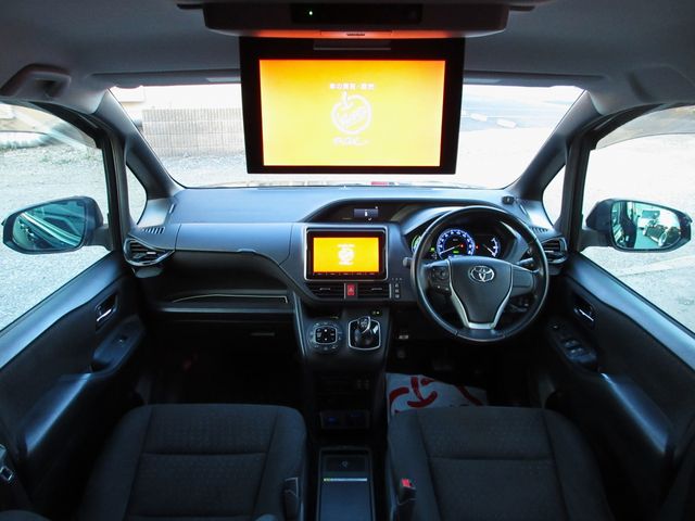 TOYOTA VOXY HYBRID 2014 Image 31