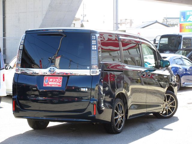 TOYOTA VOXY HYBRID 2014 Image 31
