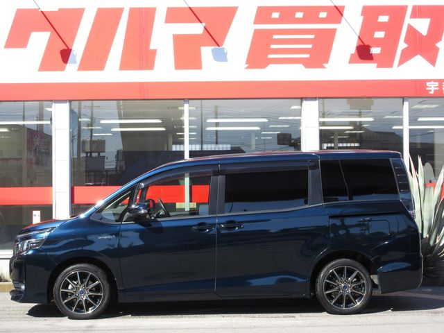 TOYOTA VOXY HYBRID 2014 Image 31