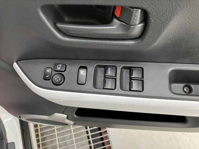 SUZUKI HUSTLER 4WD 2017 Image 31