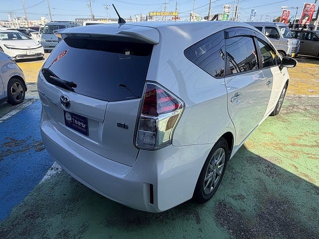 TOYOTA PRIUS ALPHA 2018 Image 31