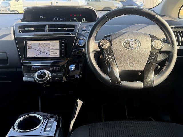 TOYOTA PRIUS ALPHA 2018 Image 31