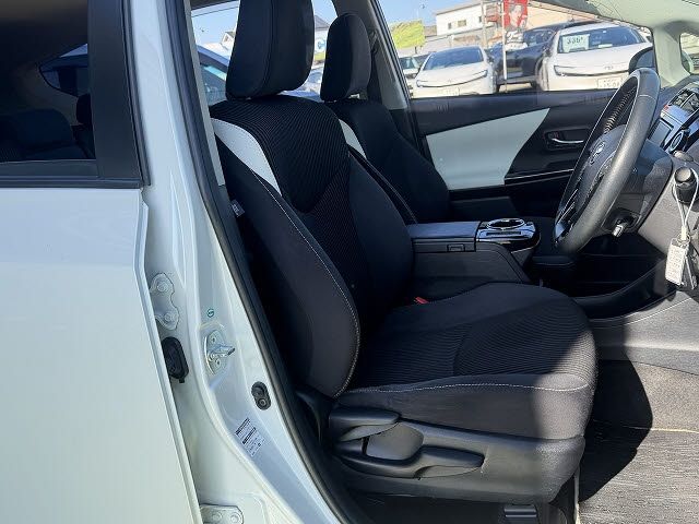 TOYOTA PRIUS ALPHA 2018 Image 31