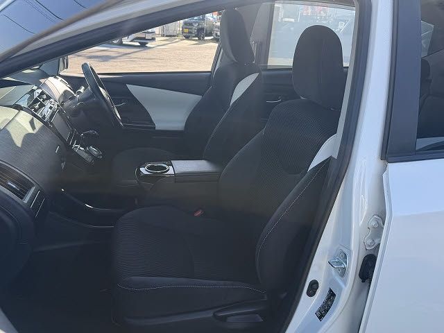 TOYOTA PRIUS ALPHA 2018 Image 31