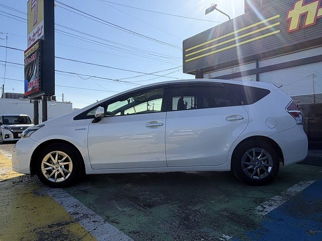 TOYOTA PRIUS ALPHA 2018 Image 31