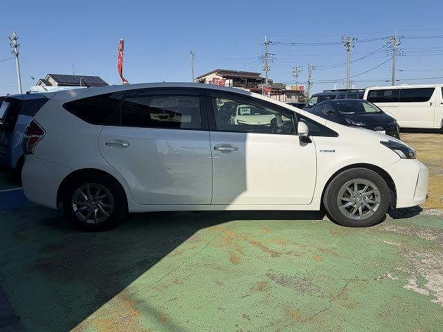 TOYOTA PRIUS ALPHA 2018 Image 31