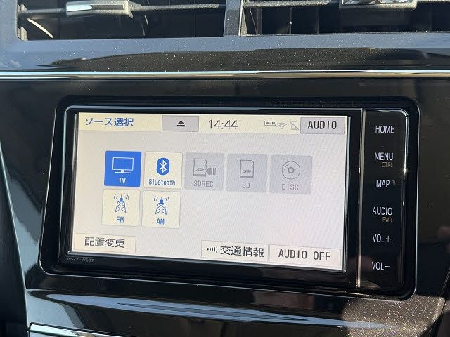 TOYOTA PRIUS ALPHA 2018 Image 31
