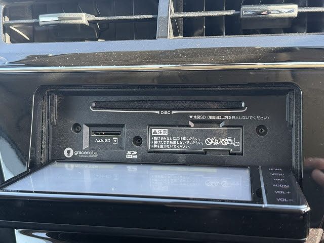 TOYOTA PRIUS ALPHA 2018 Image 31