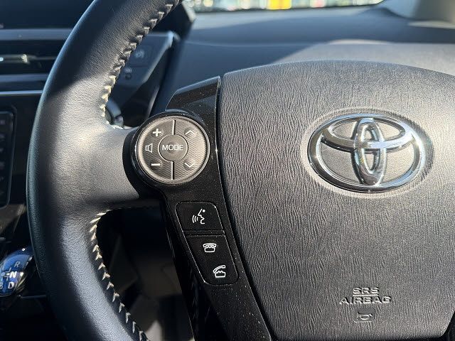 TOYOTA PRIUS ALPHA 2018 Image 31