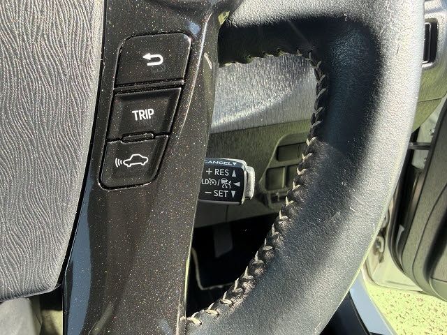 TOYOTA PRIUS ALPHA 2018 Image 31