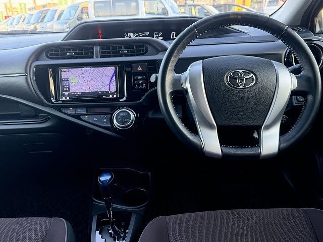 TOYOTA AQUA 2015 Image 31