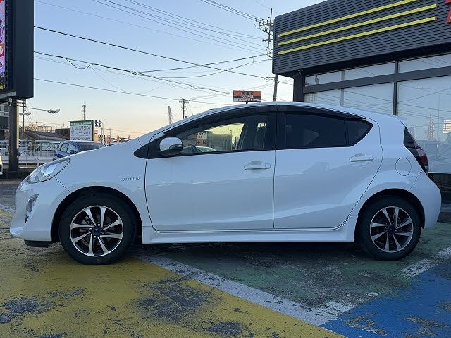 TOYOTA AQUA 2015 Image 31