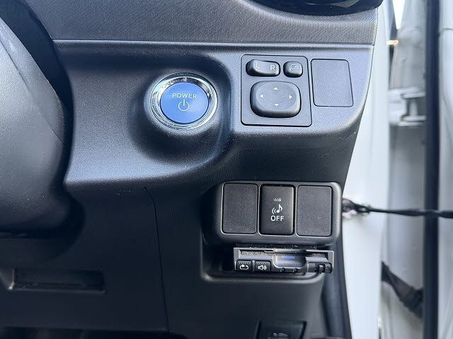 TOYOTA AQUA 2015 Image 31