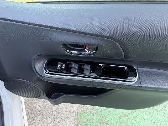 TOYOTA AQUA 2015 Image 31